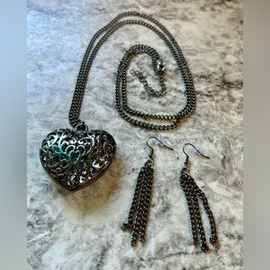 Gunmetal heart necklace with matching chain dangle earrings.